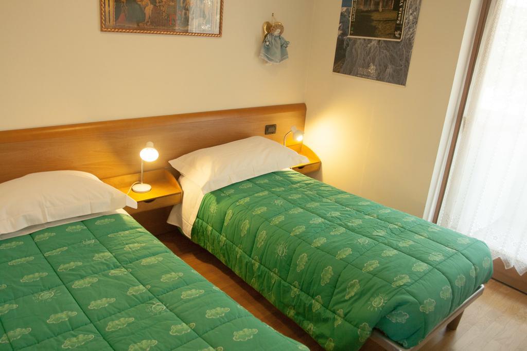 Appartamento Lombardi Riva del Garda Phòng bức ảnh