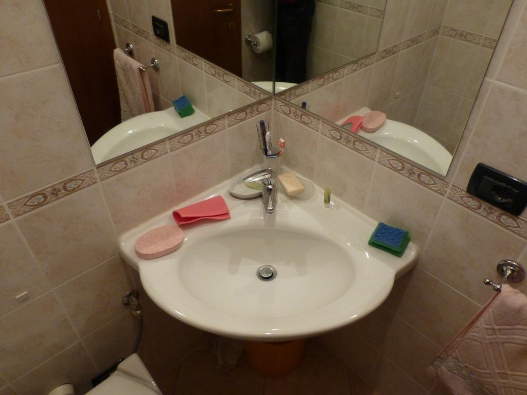Appartamento Lombardi Riva del Garda Phòng bức ảnh